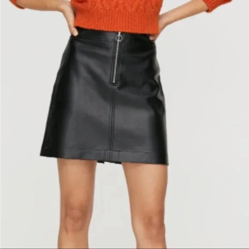 ⭐️Host Pick⭐️ Wilfred Free Aritzia Roxanne Vegan Faux Leather Skirt Black Size 0